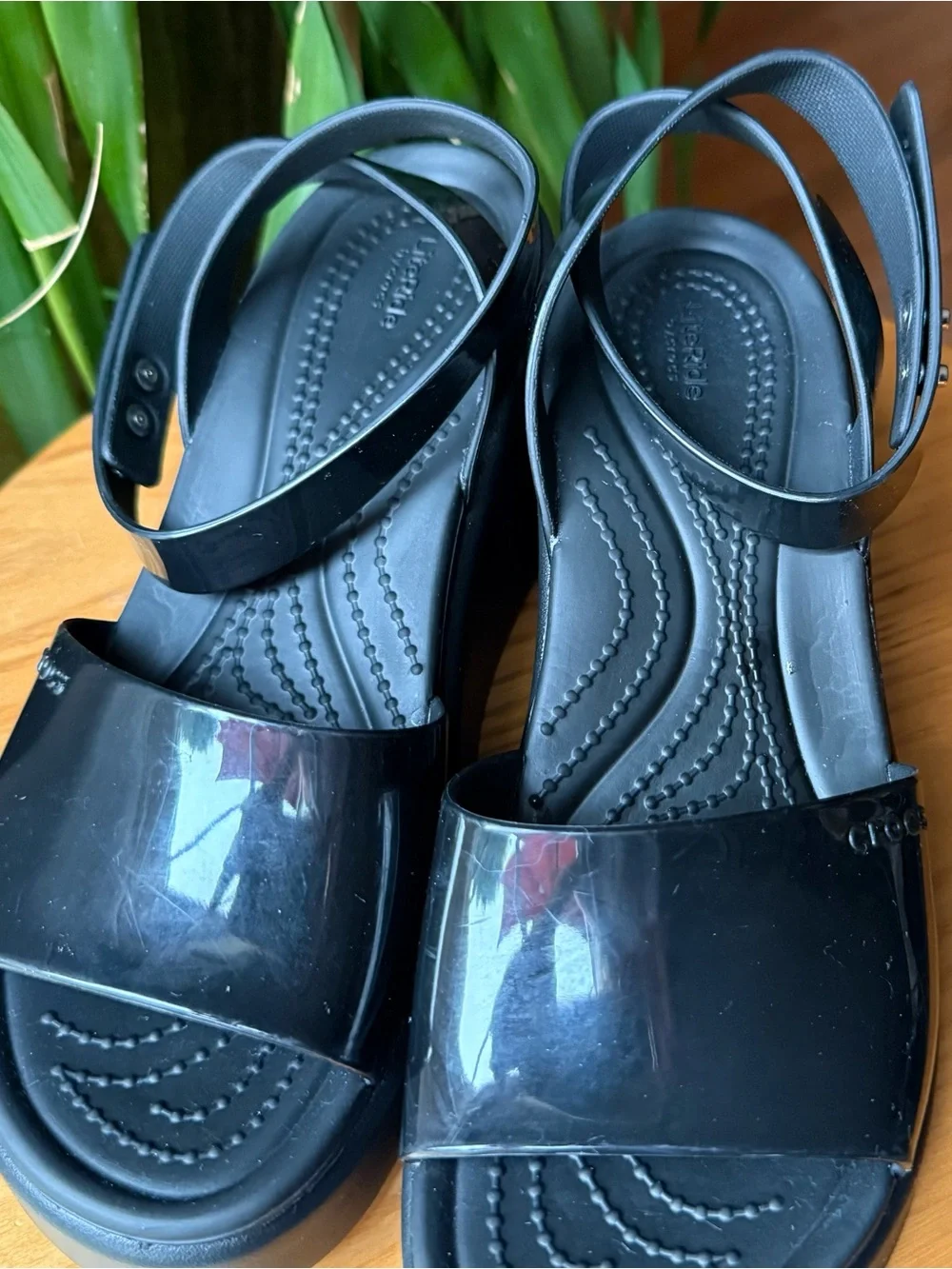 Crocs LiteRide Black Platform Wedge Sandals Women’s Size 6